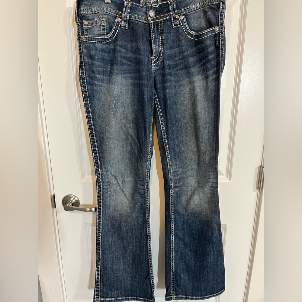 Silver Suki Surplus distress women’s jeans 30W x 32 inseam boot cut